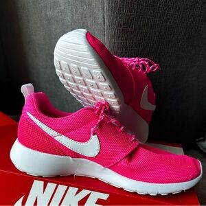 Nike Roshe One Pink and White Sneakers NEVER WORN